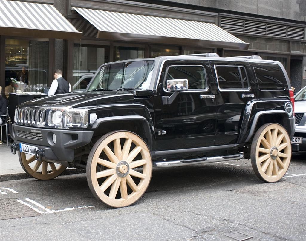 hummer-h3-on-wooden-wagon-wheels.jpg