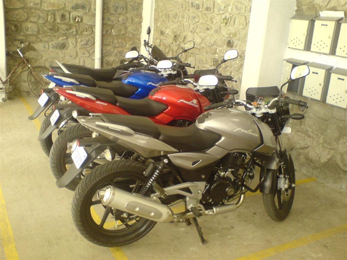 Bajaj pulsar old discount model