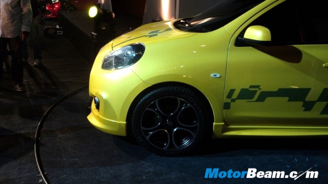 2011 renault pulse side yellow