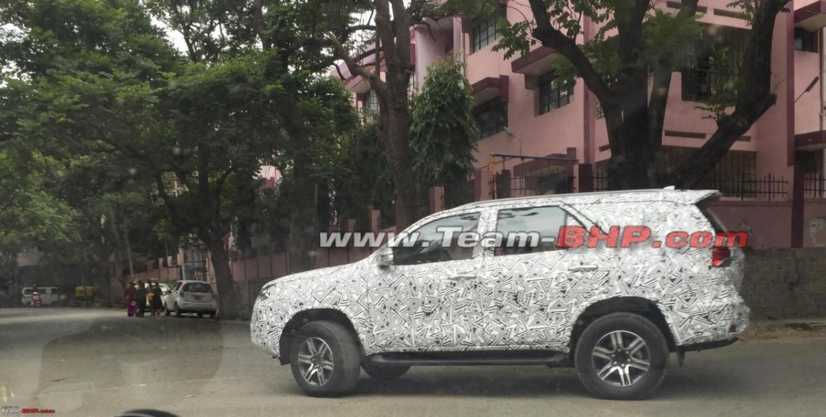 2016 Toyota Fortuner Side Spied