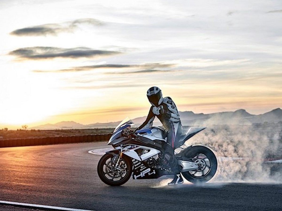 17 Bmw Hp4 Race Revealed Produces 215 Hp Motorbeam