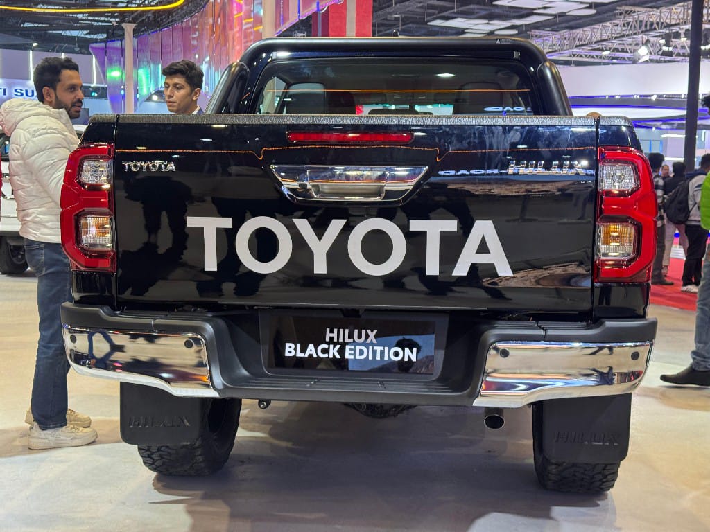 2025 Toyota Hilux Back