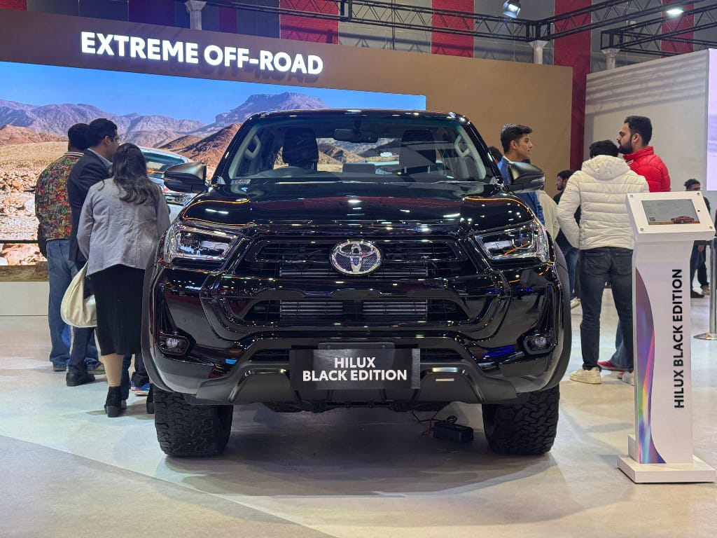 2025 Toyota Hilux Front