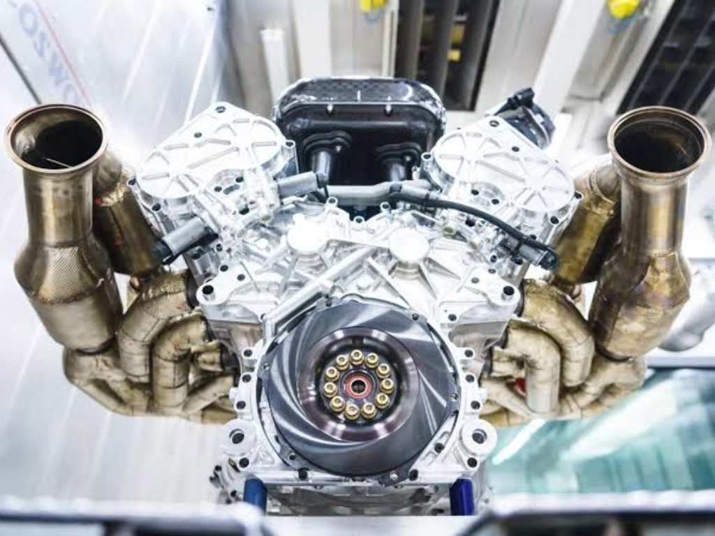 Aston Martin Valkyrie LMH engine