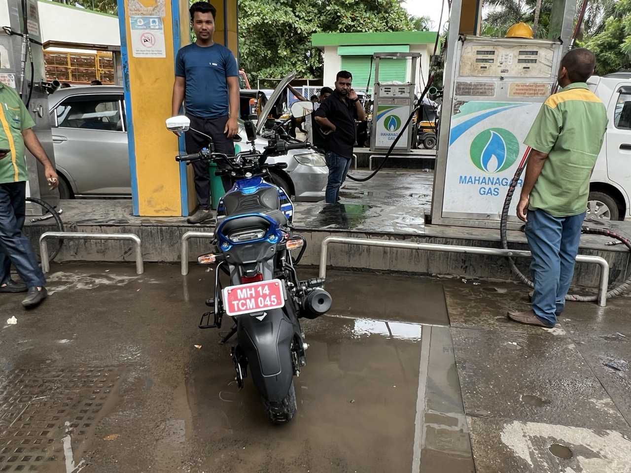 Bajaj Freedom CNG Filling At CNG Pump Large