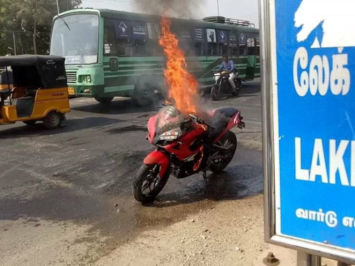 Bajaj Pulsar RS 200 Catches Fire Mysteriously MotorBeam