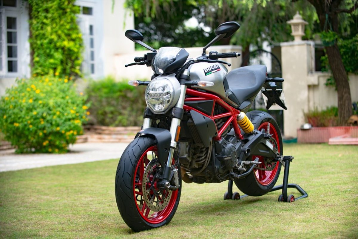 Ducati monster 797 store custom