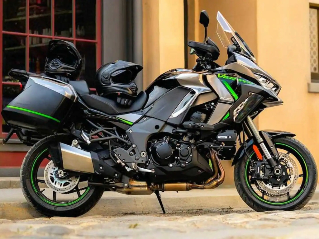 Kawasaki Versys 1100 side