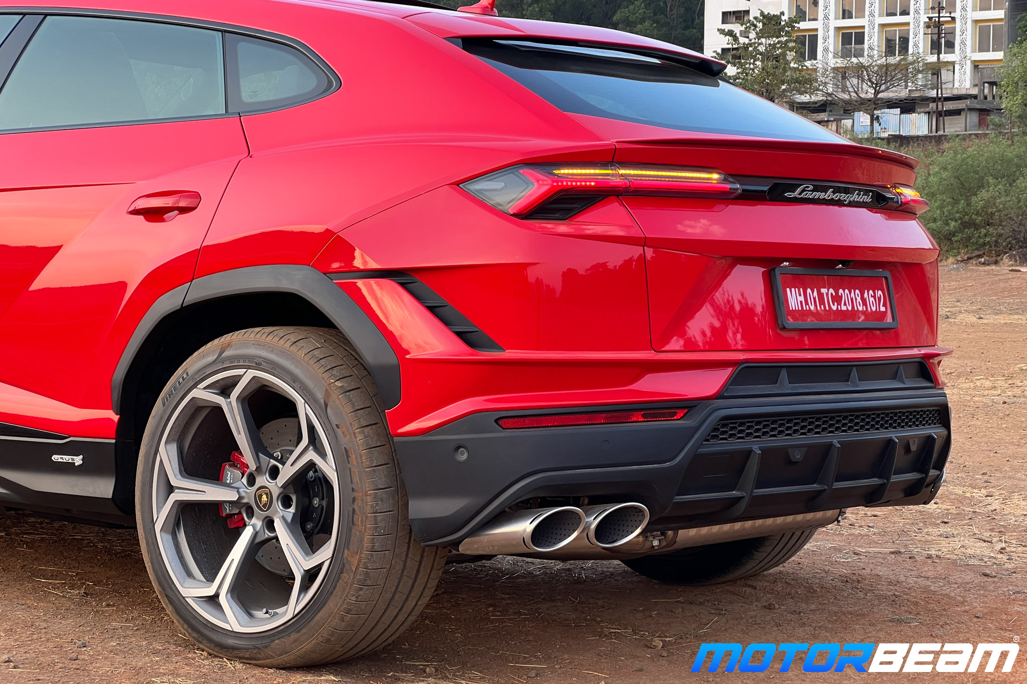 Lamborghini-Urus-S-4