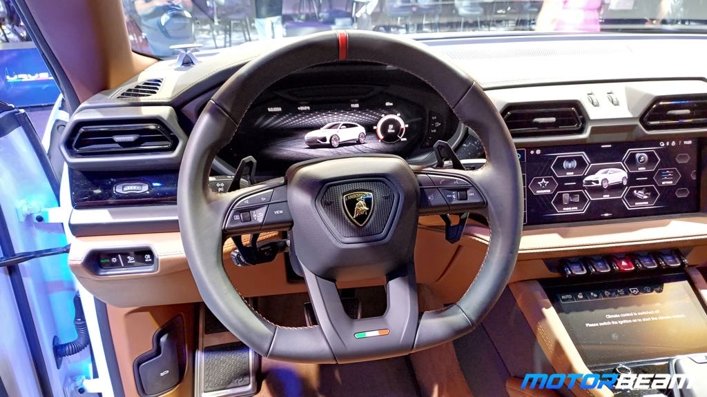 Lamborghini Urus SE Steering