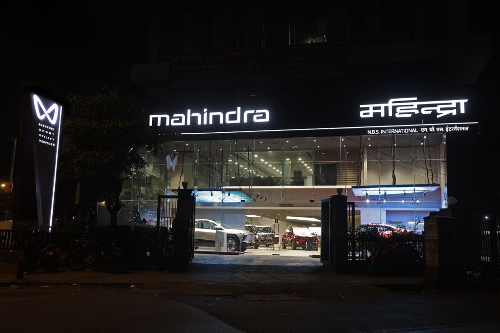 Mahindra Showroom