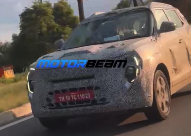 Mahindra XUV300 Facelifft Spy Shot