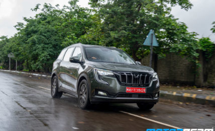 Mahindra-XUV7OO-Deep-Forest-Green-13