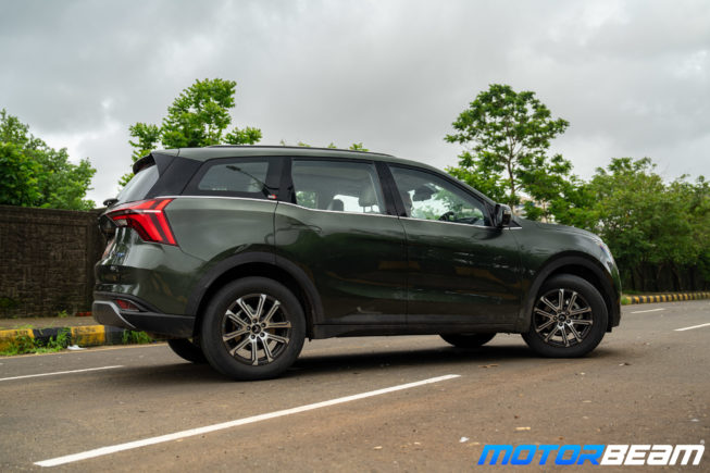 Mahindra-XUV7OO-Deep-Forest-Green-6