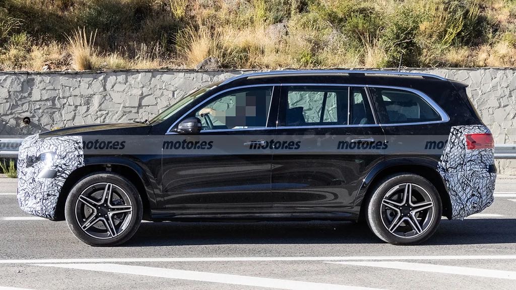 Mercedes GLS Facelift Spotted Testing