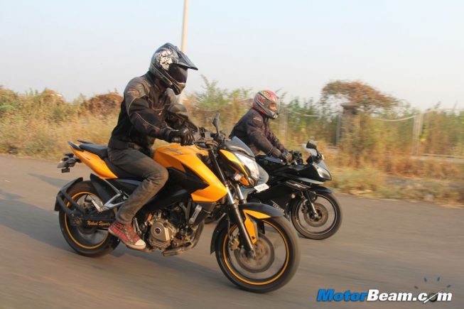 Pulsar 200 NS vs Yamaha R15 Comparison