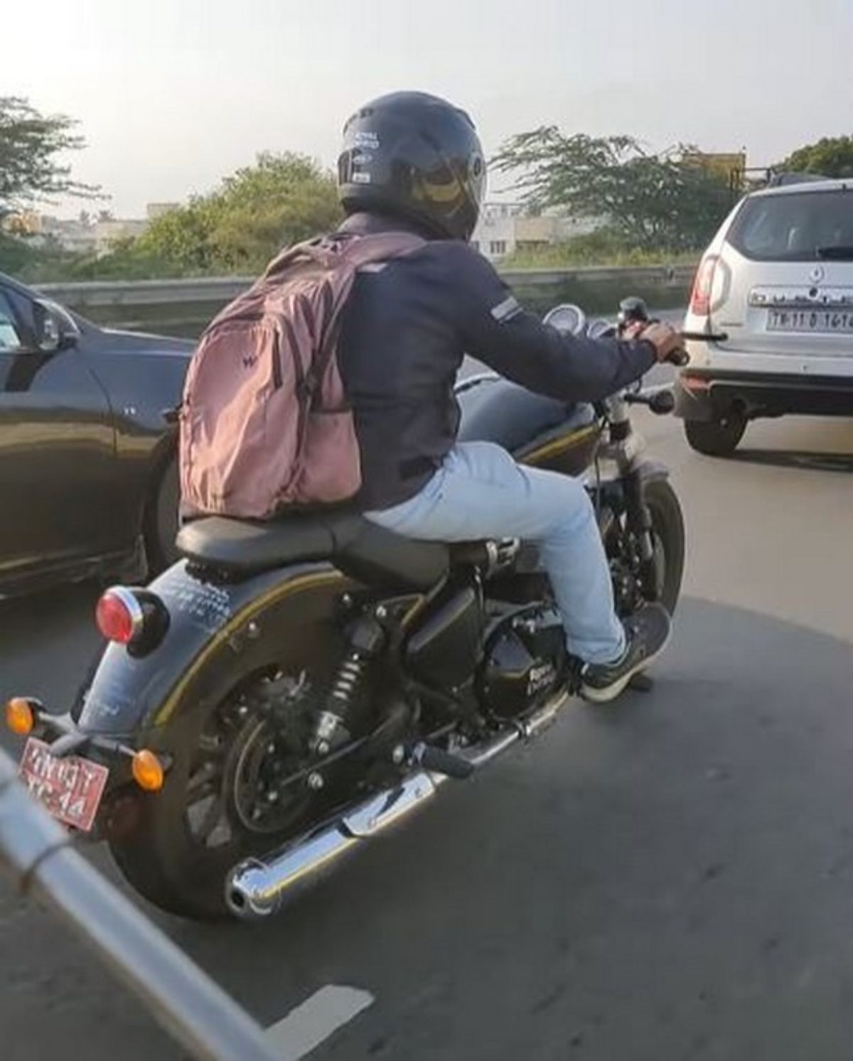 Royal Enfield Twin Cylinder Cruiser Spotted While On Test MotorBeam