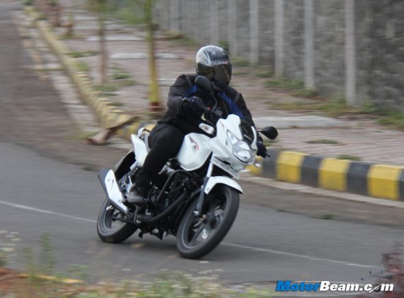 Suzuki GS150R Road Test