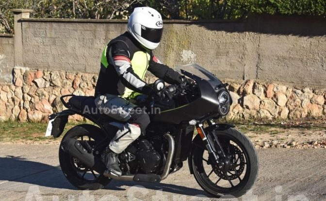 Triumph Thruxton 400 Spied