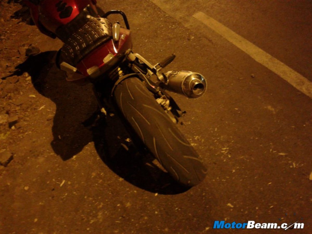 Bajaj pulsar deals 220 tyre size