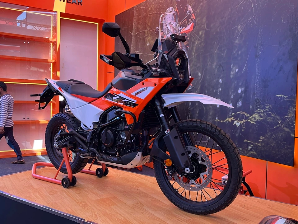 KTM 390 Adventure front